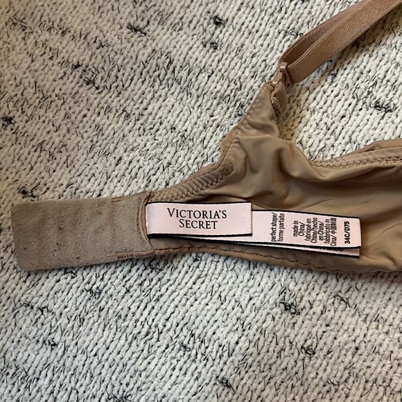 Victoria’s Secret Nude Form Shape Bra with Adjustable Straps - Picture 3 of 3